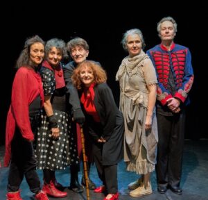 Il étouffe des perroquets