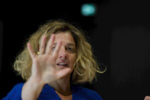 LES GESTES D&rsquo;APRES – UNE PAROLE LUMINEUSE